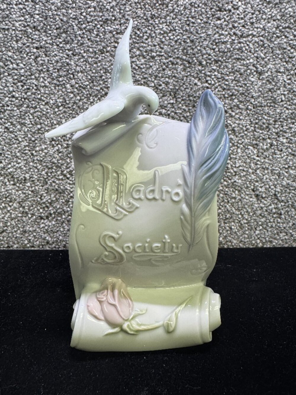 Lladro Society  "Art Brings Us Together" Dove feather Plaque Retired 1999 -1653